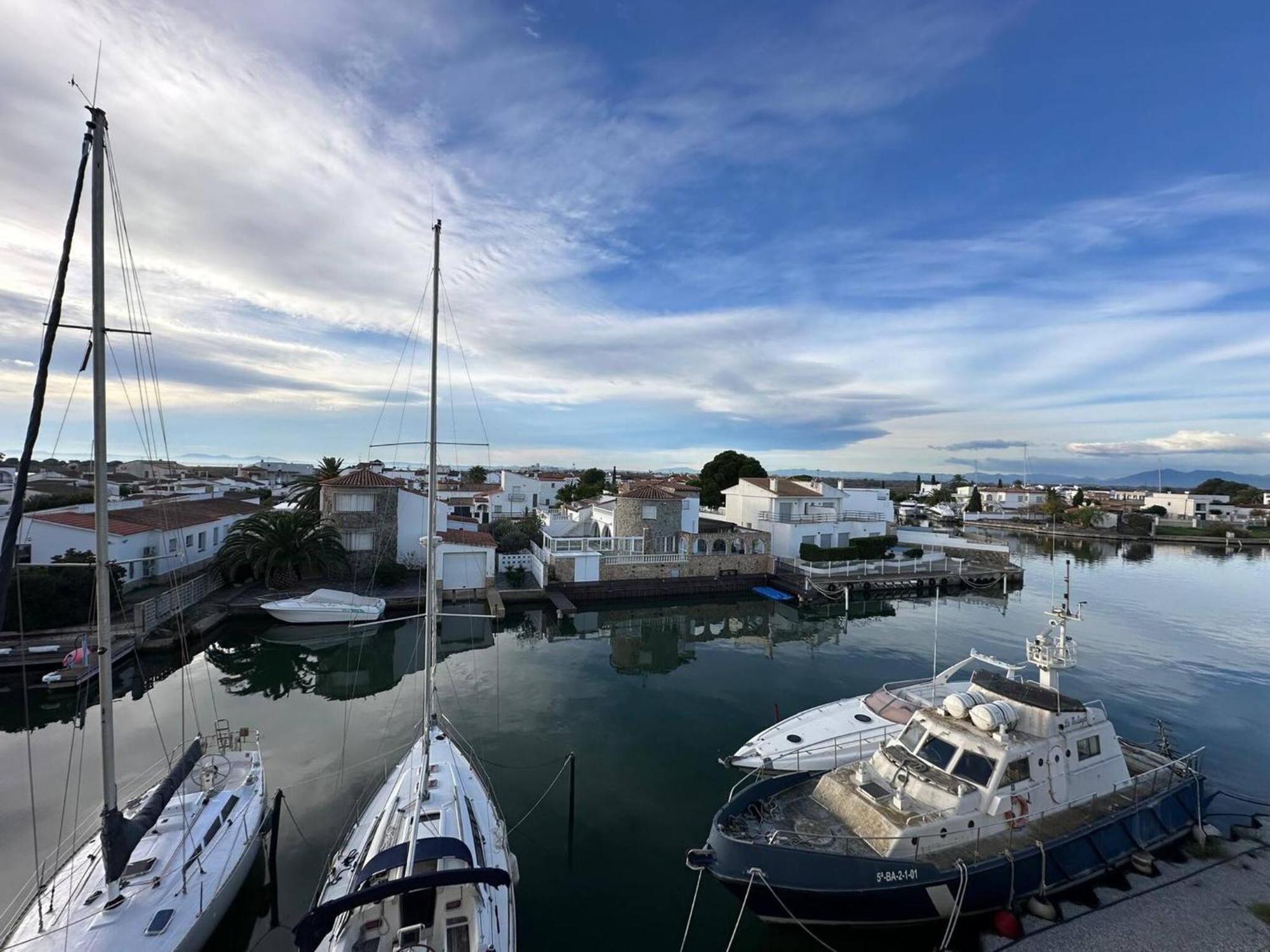 Apartamento En Roses Con Vistas Al Canal Y Piscina Apartman Kültér fotó