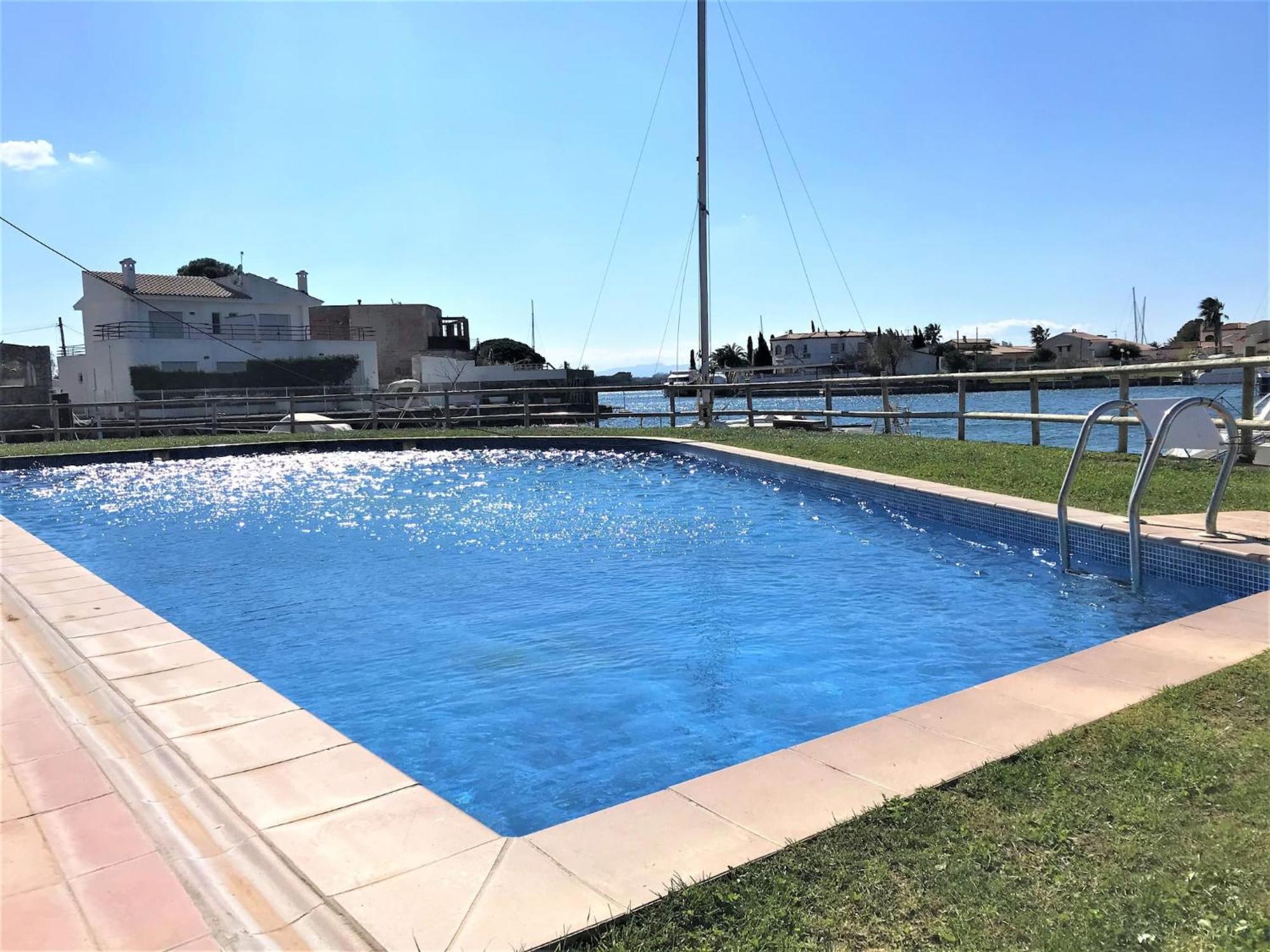 Apartamento En Roses Con Vistas Al Canal Y Piscina Apartman Kültér fotó