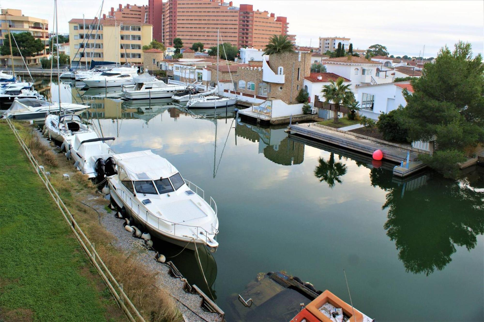 Apartamento En Roses Con Vistas Al Canal Y Piscina Apartman Kültér fotó