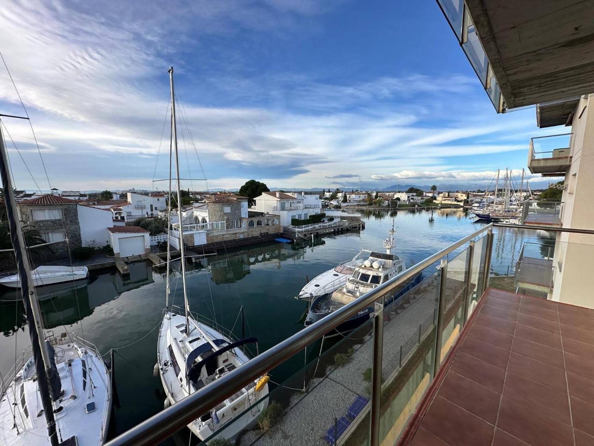 Apartamento En Roses Con Vistas Al Canal Y Piscina Apartman Kültér fotó