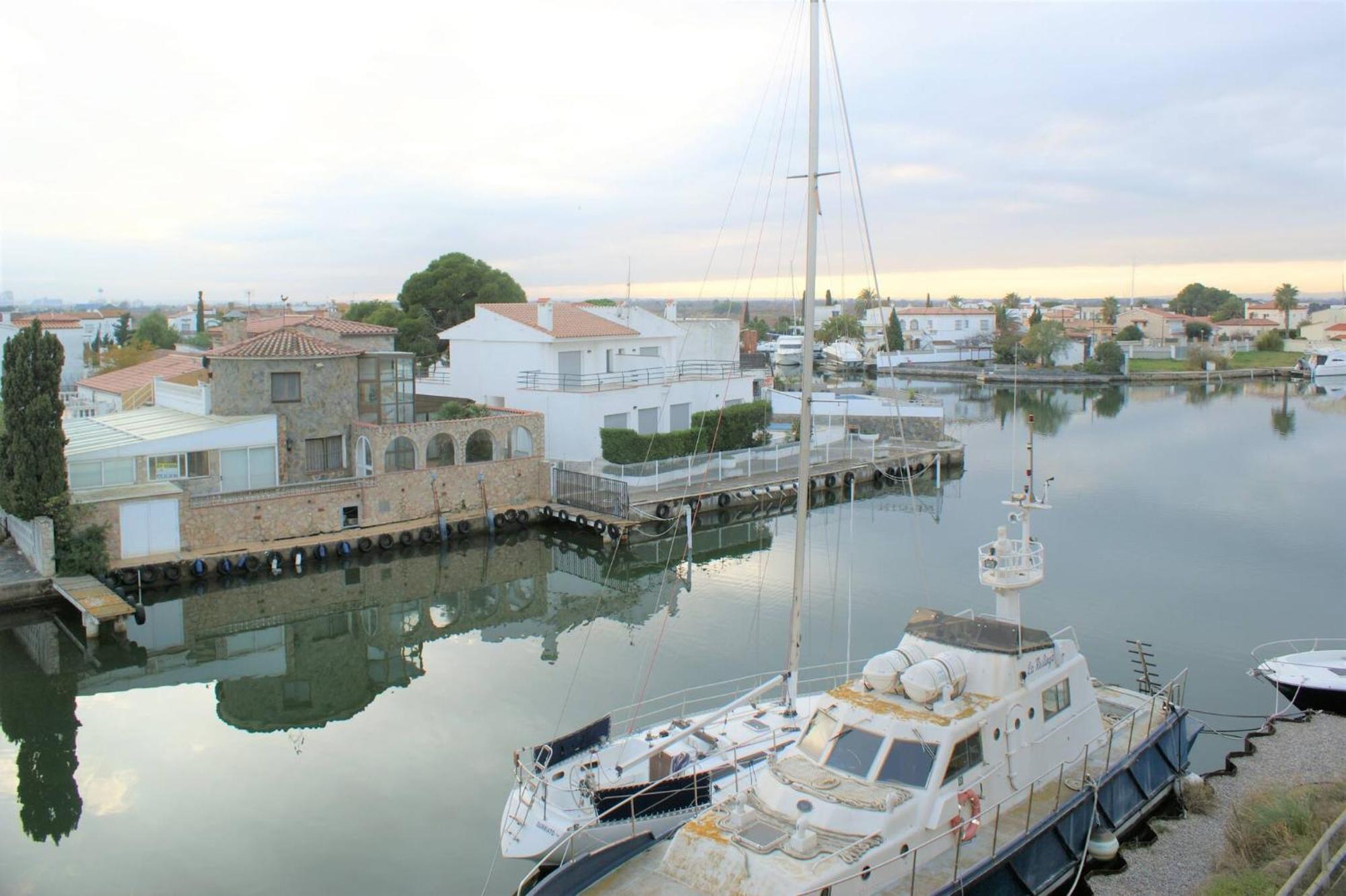 Apartamento En Roses Con Vistas Al Canal Y Piscina Apartman Kültér fotó