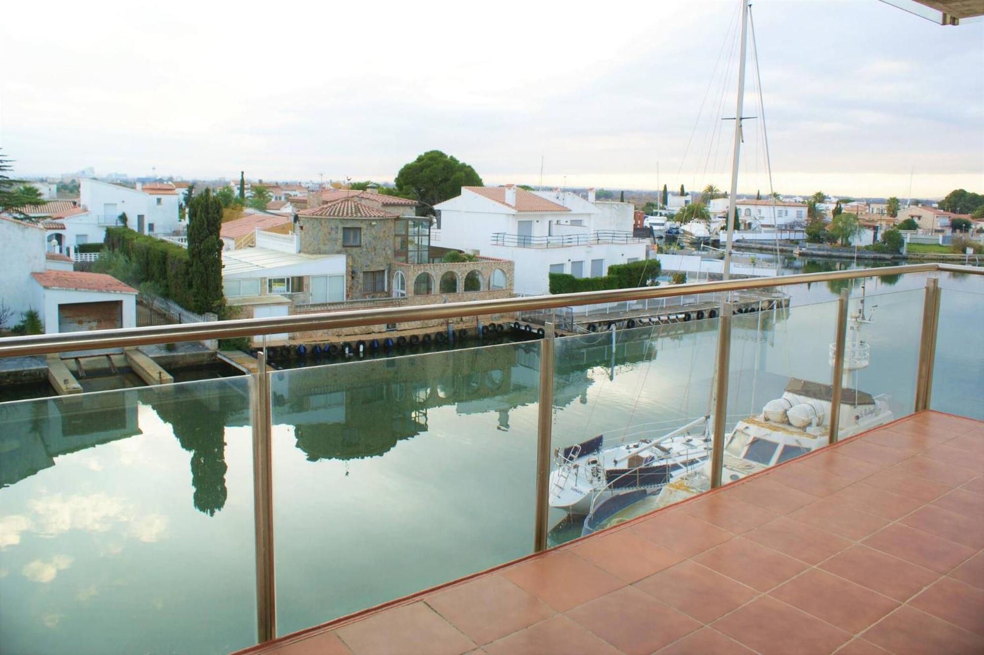 Apartamento En Roses Con Vistas Al Canal Y Piscina Apartman Kültér fotó